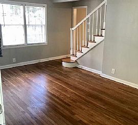 Well Positioned Home For Life Comfort in Los Angeles, CA (Photo 3 of 12)