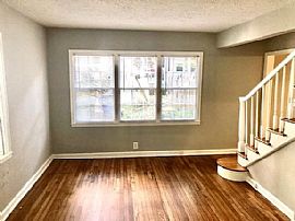 Well Positioned Home For Life Comfort in Los Angeles, CA (Photo 4 of 12)