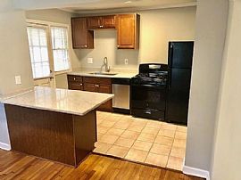 Well Positioned Home For Life Comfort in Los Angeles, CA (Photo 5 of 12)