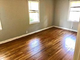 Well Positioned Home For Life Comfort in Los Angeles, CA (Photo 7 of 12)