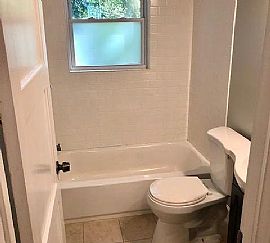 Well Positioned Home For Life Comfort in Los Angeles, CA (Photo 9 of 12)