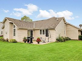 W174n10148 Tanglewood Dr, Germantown, Wi 53022 in Germantown, WI (Photo 2 of 12)