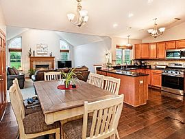 W174n10148 Tanglewood Dr, Germantown, Wi 53022 in Germantown, WI (Photo 4 of 12)