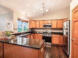 W174n10148 Tanglewood Dr, Germantown, Wi 53022 in Germantown, WI (Photo 5 of 12)