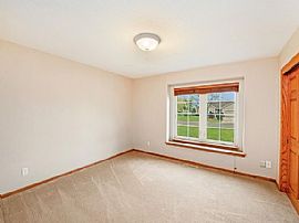 W174n10148 Tanglewood Dr, Germantown, Wi 53022 in Germantown, WI (Photo 8 of 12)