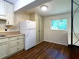 8 Edgemont Dr, Pensacola, Fl 32506 in Pensacola, FL (Photo 5 of 9)