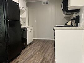 622 5th St Ne Unit 2, Tuscaloosa, Al 35404 in Tuscaloosa, AL (Photo 3 of 7)