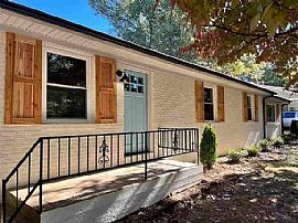 This Beautiful 3 Br, 1.5 Ba Located Near Richland School  in Memphis, TN (Photo 2 of 8)