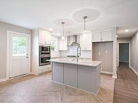 This Beautiful 3 Br, 1.5 Ba Located Near Richland School  in Memphis, TN (Photo 4 of 8)