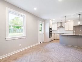 This Beautiful 3 Br, 1.5 Ba Located Near Richland School  in Memphis, TN (Photo 5 of 8)