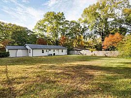 This Beautiful 3 Br, 1.5 Ba Located Near Richland School  in Memphis, TN (Photo 7 of 8)