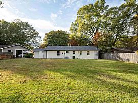 This Beautiful 3 Br, 1.5 Ba Located Near Richland School  in Memphis, TN (Photo 8 of 8)