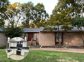 Have You Ever Dreamed of Living in a Home with a Gorgeous Lake  in Cordova, TN