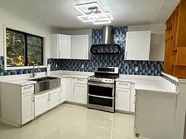 Have You Ever Dreamed of Living in a Home with a Gorgeous Lake  in Cordova, TN (Photo 2 of 10)