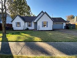 Absolutely Gorgeous, Very Spacious Home  in Memphis, TN (Photo 2 of 5)