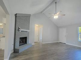 Absolutely Gorgeous, Very Spacious Home  in Memphis, TN (Photo 4 of 5)