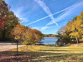 Lake Living in a Beautiful Park in Cordova, TN (Photo 11 of 12)