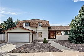 Nice Tri Level Home with Basement with Over 2500 Finished Sqr in Denver, CO