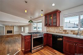 Nice Tri Level Home with Basement with Over 2500 Finished Sqr in Denver, CO (Photo 3 of 3)