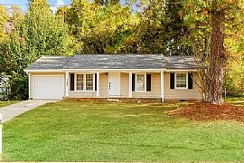 Gorgeous 4bed and 2bath Available For Rent in Decatur, GA (Photo 4 of 6)