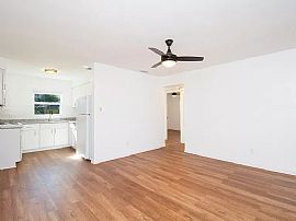 446 39th Ave N, Saint Petersburg, Fl 33703 in Saint Petersburg, FL (Photo 4 of 9)