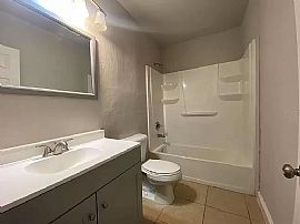 112 Ne 20th St, Gainesville, Fl 32641 in Gainesville, FL (Photo 3 of 6)