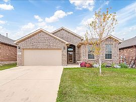 Beautiful and Well-Maintained Single-Story Home in Copper Creek in Fort Worth, TX (Photo 3 of 12)