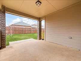 Beautiful and Well-Maintained Single-Story Home in Copper Creek in Fort Worth, TX (Photo 4 of 12)