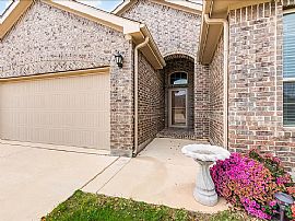 Beautiful Single-Story Home in Copper Creek That Has Been Well- in Fort Worth, TX (Photo 9 of 12)