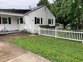 802 4th St W, Huntington, Wv 25701 in Huntington, WV (Photo 3 of 11)