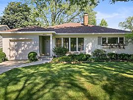  Charming 3 Bedroom Home in Western Springs, IL