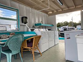 Nice Single Family Home 2 Bed / 1 Bath  in Florida City, FL (Photo 2 of 5)