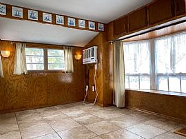 Nice Single Family Home 2 Bed / 1 Bath  in Florida City, FL (Photo 3 of 5)