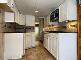 Nice Single Family Home 2 Bed / 1 Bath  in Florida City, FL (Photo 4 of 5)