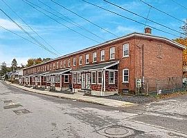 Beautiful 3 Bedroom in Clinton, MA (Photo 2 of 11)