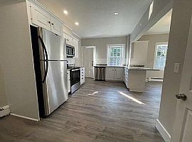 Beautiful 3 Bedroom in Clinton, MA (Photo 4 of 11)