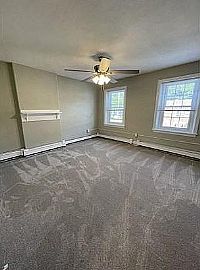 Beautiful 3 Bedroom in Clinton, MA (Photo 7 of 11)