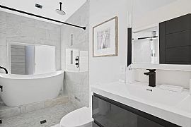 Ultimate Beachfront Hideaway in Laguna Beach, CA (Photo 11 of 12)