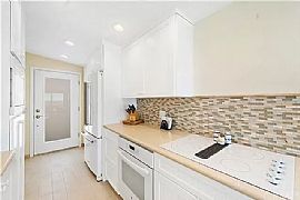 Charming 1 Bedroom Apartment in Laguna Beach, CA (Photo 7 of 12)