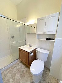 Charming 1 Bedroom Home  in Quincy, MA (Photo 5 of 7)