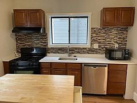 Beautiful 2 Bedroom Available  in South Boston, MA (Photo 3 of 9)