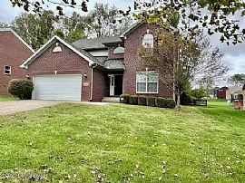 Fabulous 3 Bedroom Home in Louisville, KY (Photo 2 of 9)