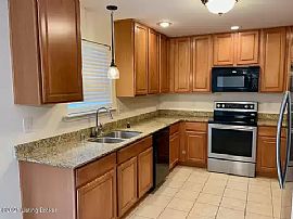 Fabulous 3 Bedroom Home in Louisville, KY (Photo 4 of 9)