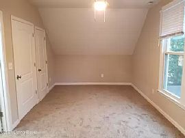 Georgous 2 Bedroom Home in Louisville, KY (Photo 8 of 9)