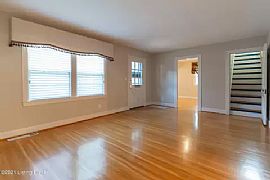 A Charming 3 Bedroom Home in Louisville, KY (Photo 3 of 10)