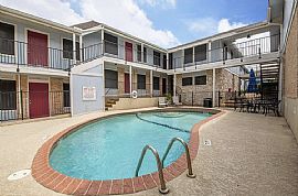 1200 W 40th St in Austin, TX (Photo 2 of 10)