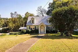 Fabulous 4 Bedroom Home in Chattanooga, TN (Photo 2 of 9)