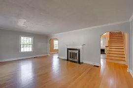 Fabulous 4 Bedroom Home in Chattanooga, TN (Photo 3 of 9)