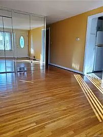 Fabulous 2 Bedroom Home in Buffalo, NY (Photo 2 of 10)