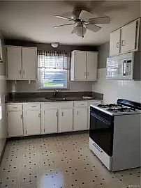 Fabulous 2 Bedroom Home in Buffalo, NY (Photo 5 of 10)